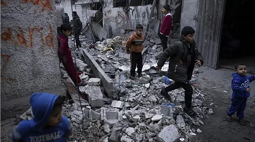 AP : Palestinians look at the destruction after an Israeli strike in southern Gaza Strip