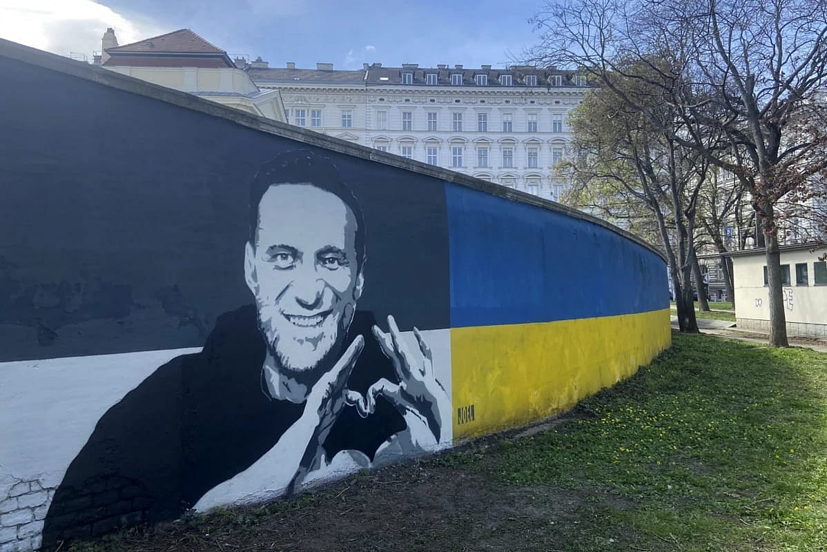 AP : Large portraits of late Russian opposition leader Alexei Navalny | 