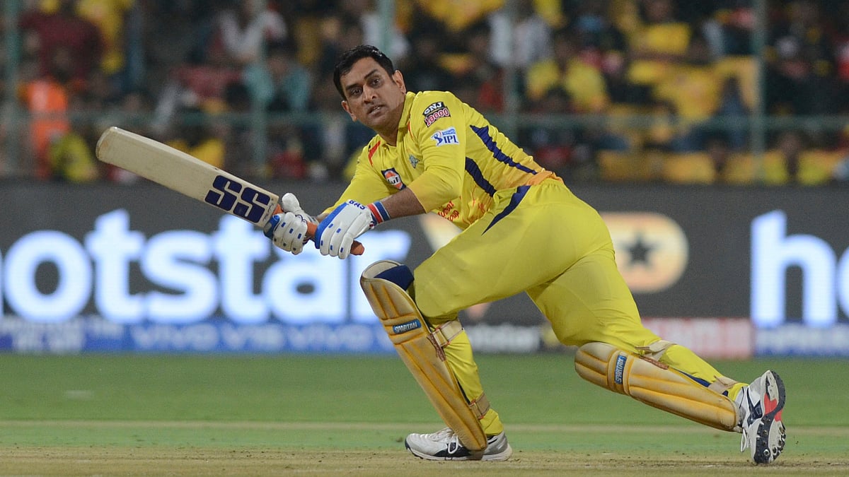 File : AB de Villiers says that MS Dhoni just seems to be this diesel engine that never ends.