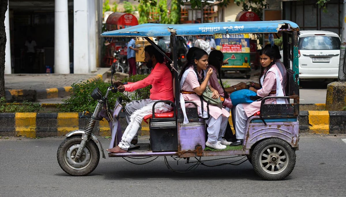 File photo :  The transport department in 2014 issued a notification regulating the movement of e-rickshaws. The notification lists 236 roads where e-rickshaws are prohibited from plying and parking. 