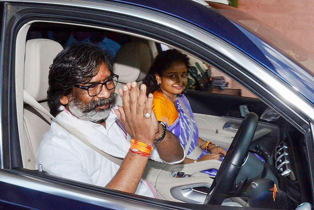 PTI; Representative image : Jharkhand Chief Minister 
Hemant Soren and wife Kalpana Soren