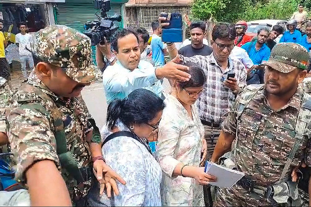 | Photo: PTI : Kolkata doctor murder case: CBI meets victims family