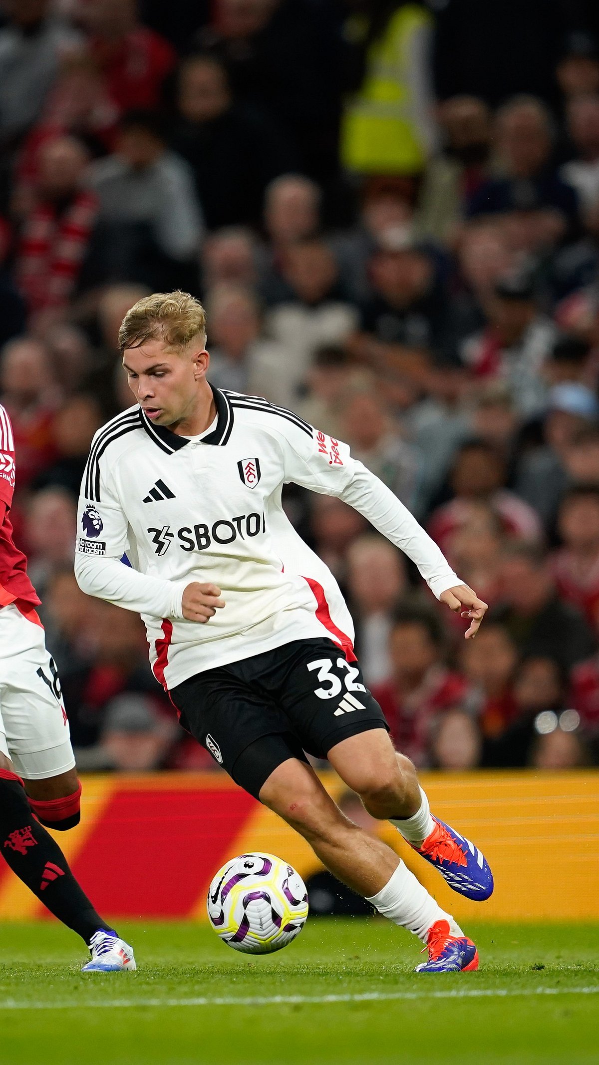 AP%20Photo%20%3A%20Fulham%27s%20Emile%20Smith%20Rowe%20against%20Manchester%20United.