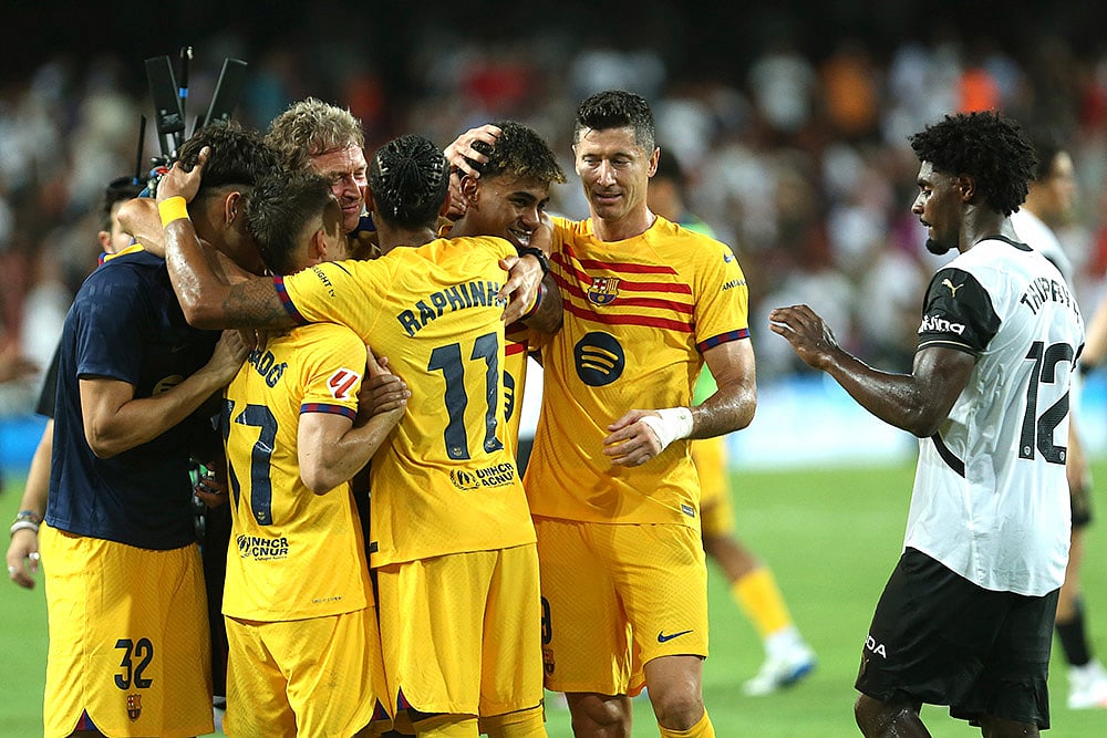 Photo: AP/Alberto Saiz : Valencia vs Barcelona