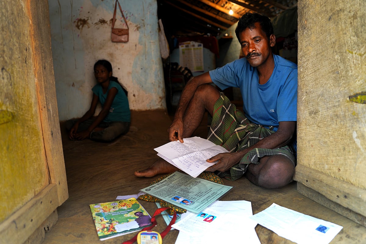 Suresh%20K%20Pandey%2FOutlook%20%3A%20Baliram%20Kachaap%2C%20whose%20wife%20and%20two%20minor%20children%20got%20trafficked%20