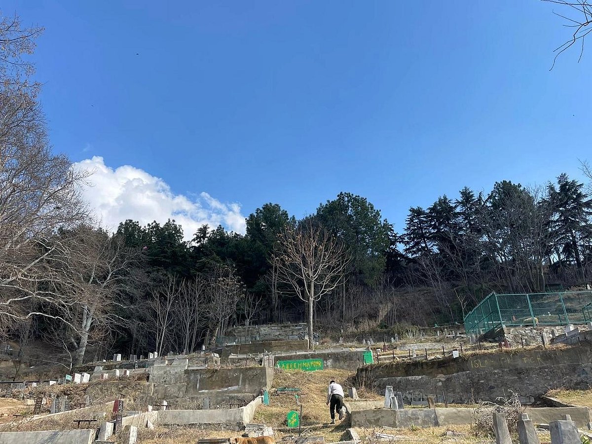 Shakir Mir/Internet : the forgotten poet cemetery of Kashmir