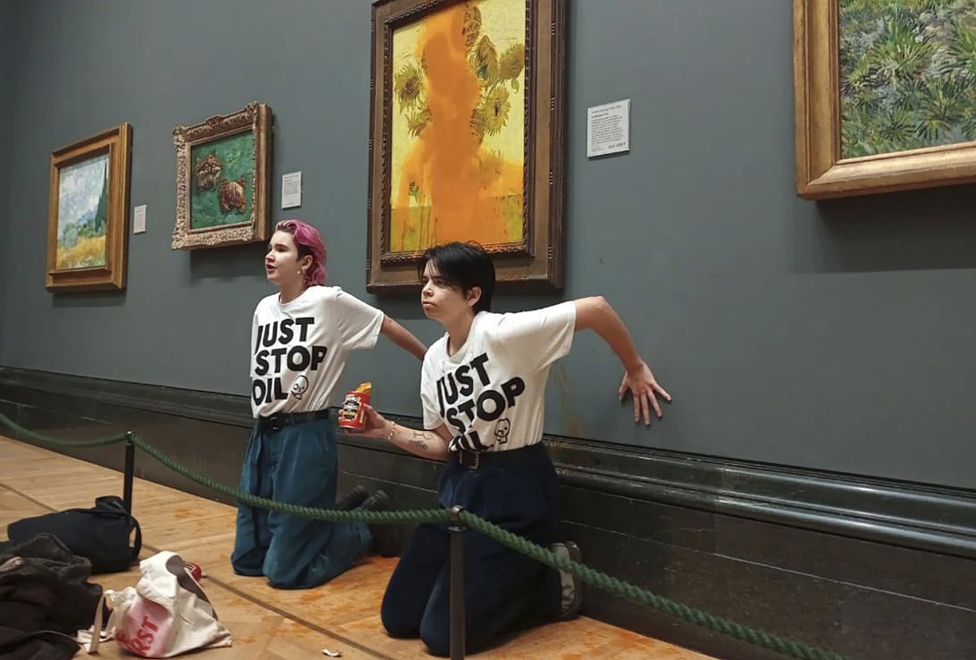 AP : Van Goghs Sunflowers Painting Vandalised In 2022