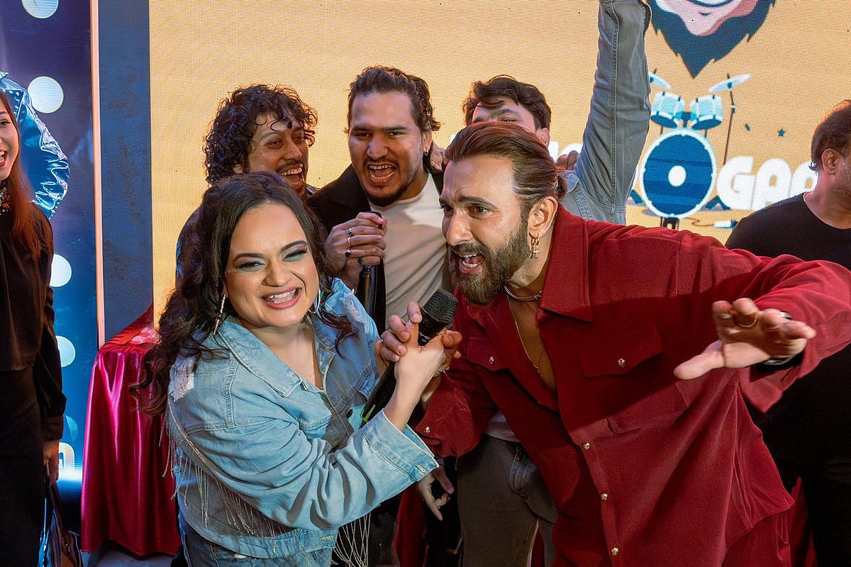 Bajao Gaana Zor Se Released