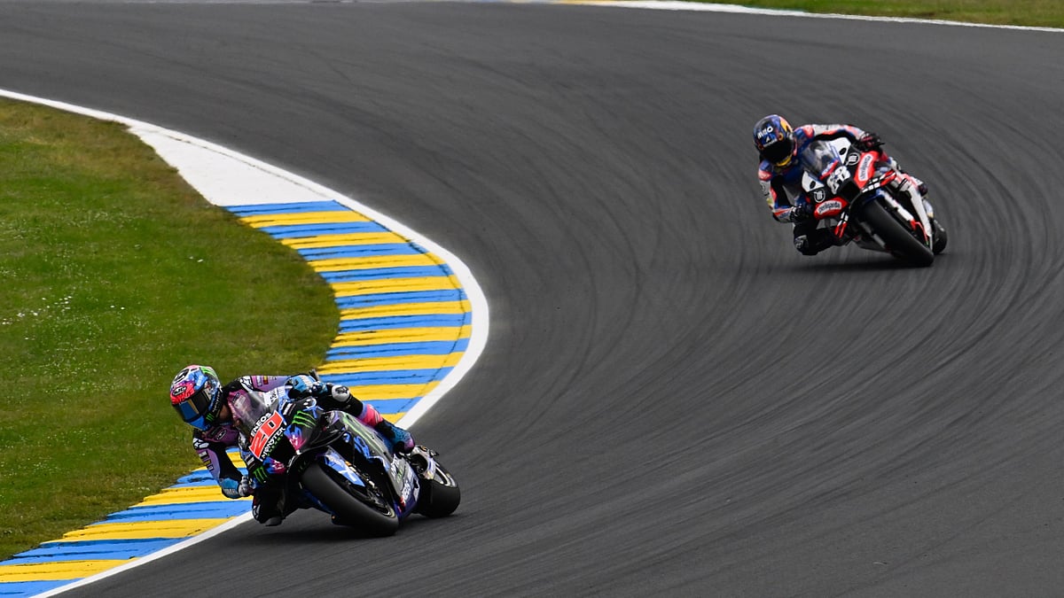 X | MotoGP : A gimpse form a MotoGP race. 