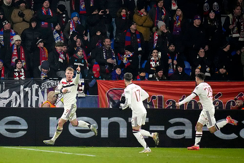 | Photo: AP/Petr David Josek : UEFA Europa League: Manchester Uniteds Rasmus Hojlund, left, celebrates after scoring