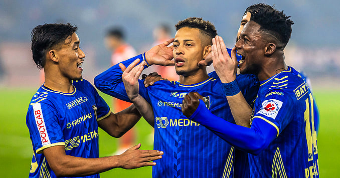 X/KeralaBlasters : Noah Sadaoui celebrates after scoring the penalty against Punjab FC.