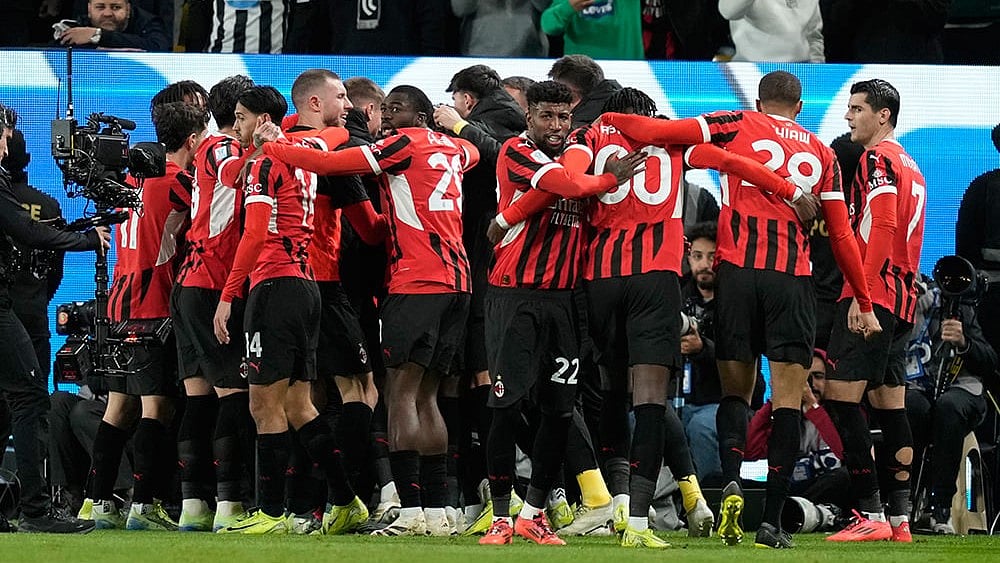 | Photo: AP/Altaf Qadri : AC Milan take on Lazio