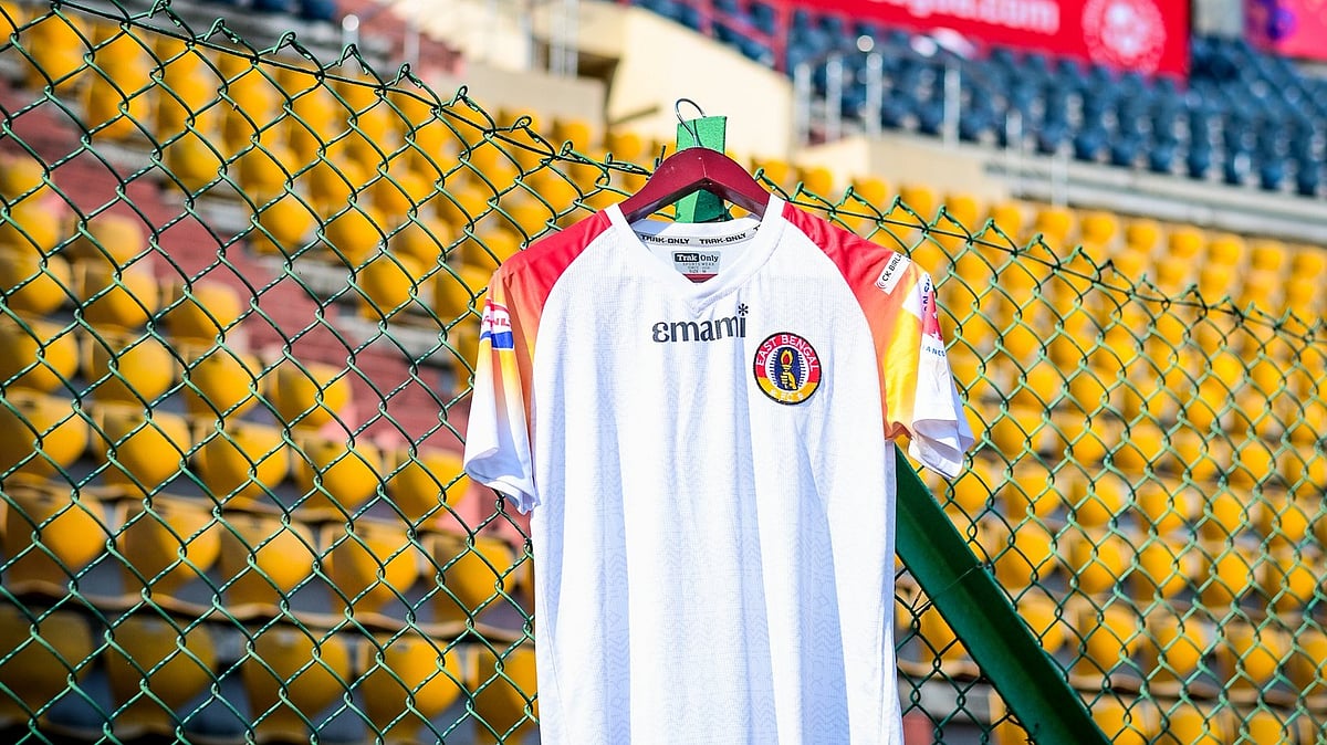 X/EastBengal : East Bengal FC shirt.