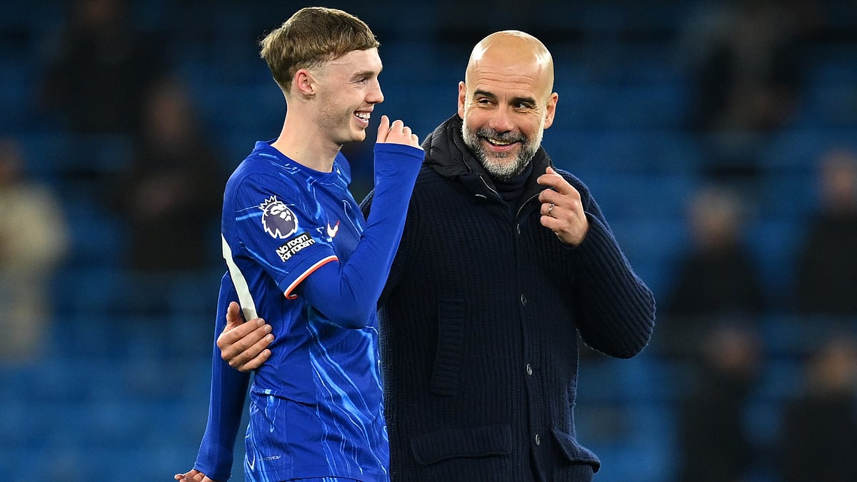 Cole Palmer chats with Pep Guardiola