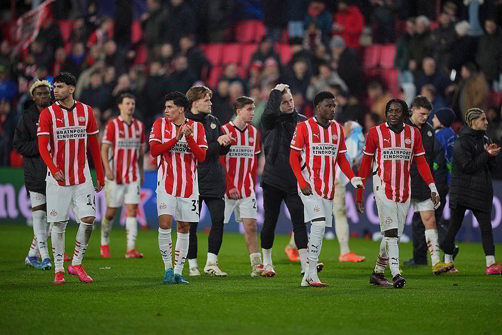 | Photo: AP/Peter Dejong : Champions League 2024-25: PSV players leave the pitch after the match