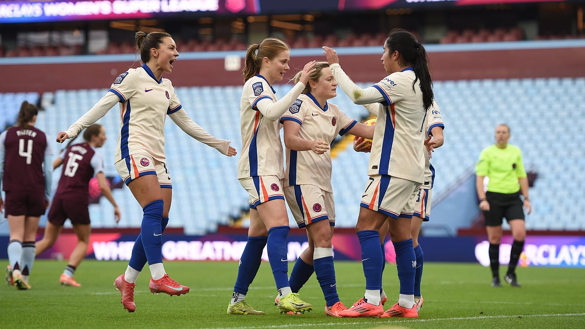 Chelsea celebrate their win over Aston Villa