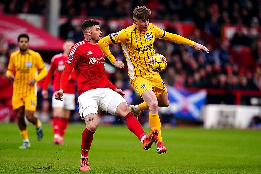 | Photo: Mike Egerton/PA via AP : English Premier League: Brighton and Hove Albion's Evan Ferguson and Nottingham Forest's Morato battle for the ball