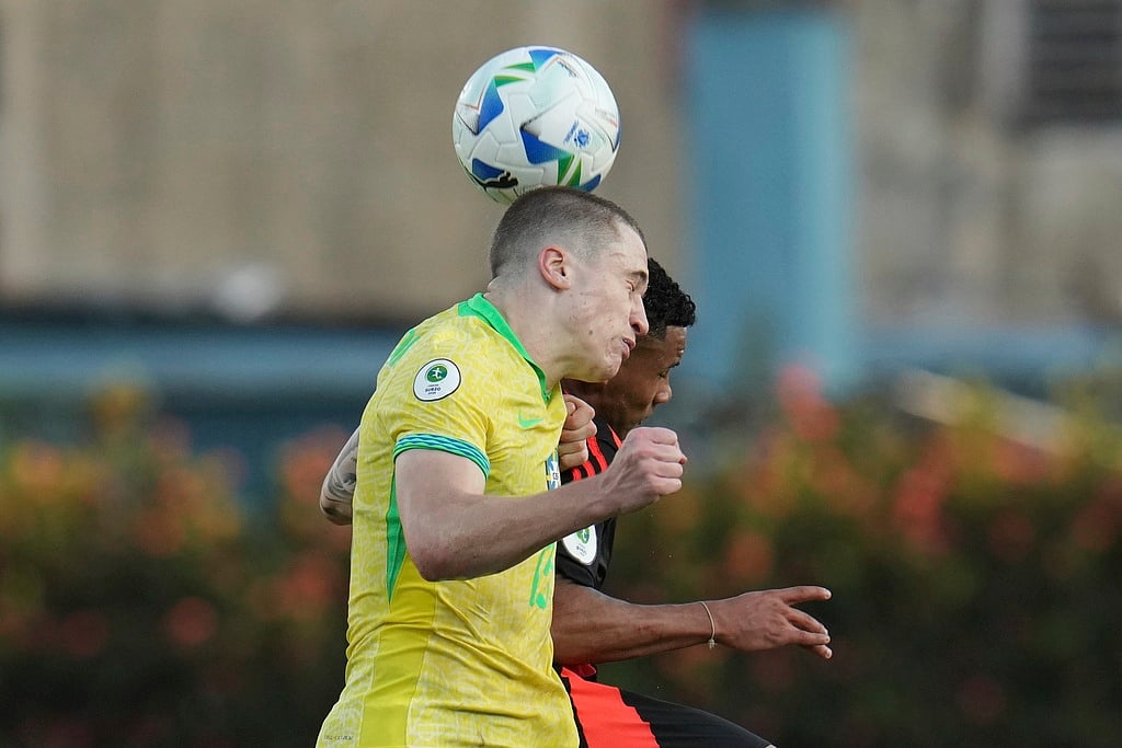 AP : Brazil's Igor heads the ball against Colombia's Royner Benitez during a South American U-20 Championship.