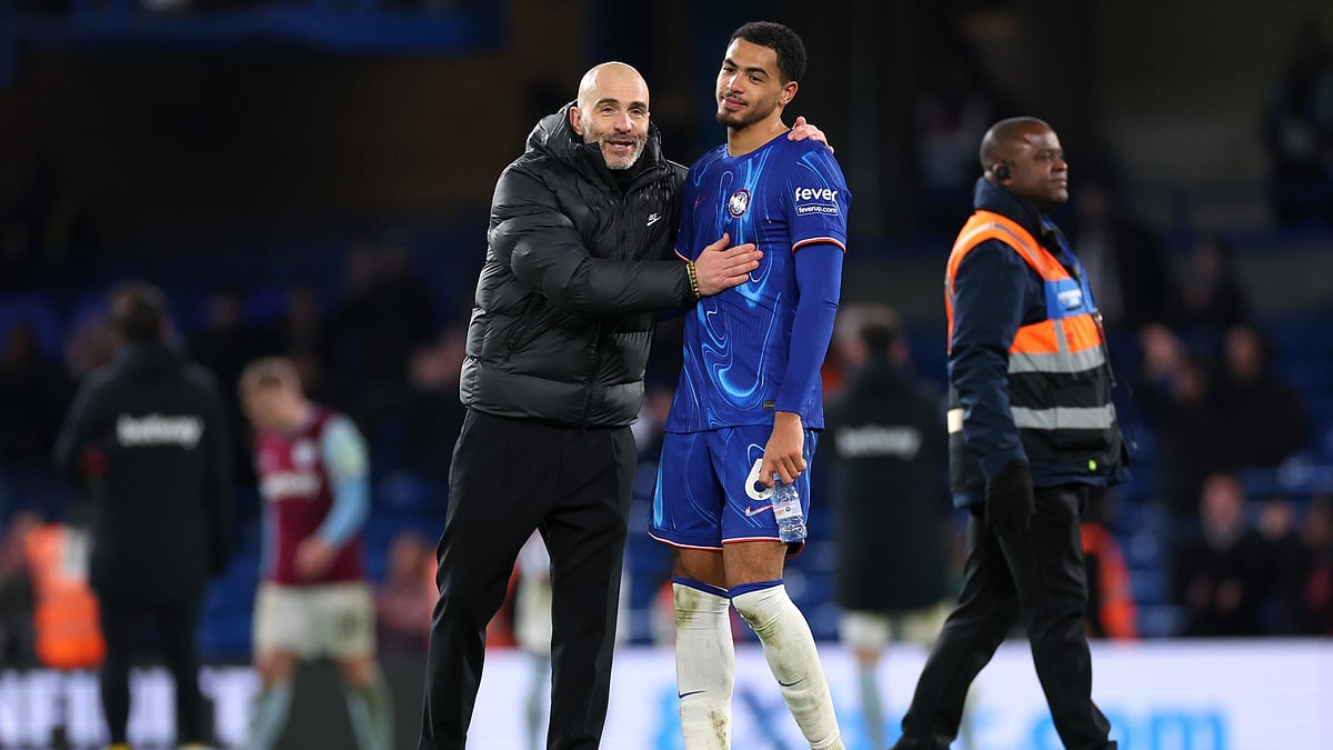 Chelsea head coach Enzo Maresca and defender Levi Colwill