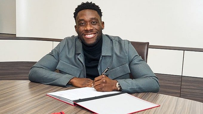 X/FCBayernEN : Alphonso Davies pictured while signing the contract for Bayern Munich