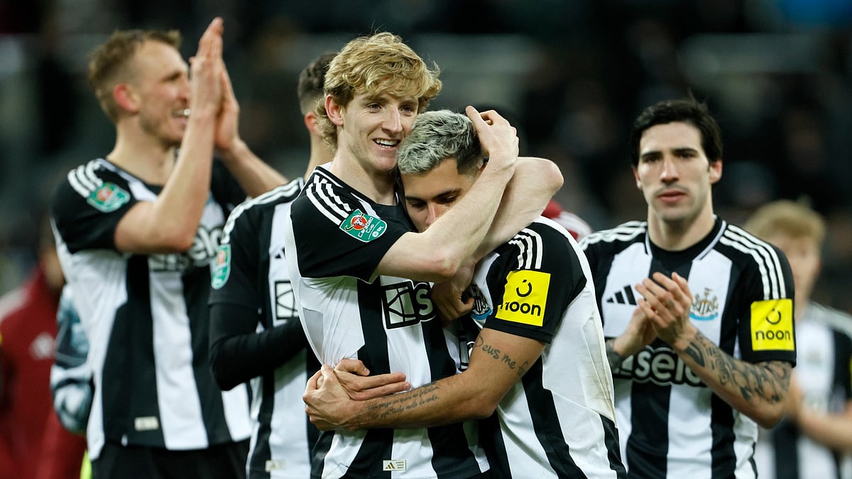 Newcastle United celebrate reaching EFL Cup final.