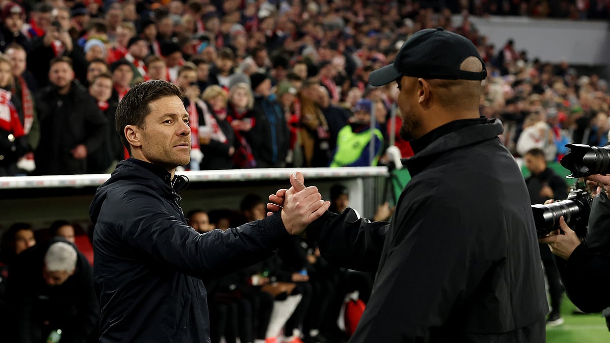 Xabi Alonso and Vincent Kompany share a handshake.