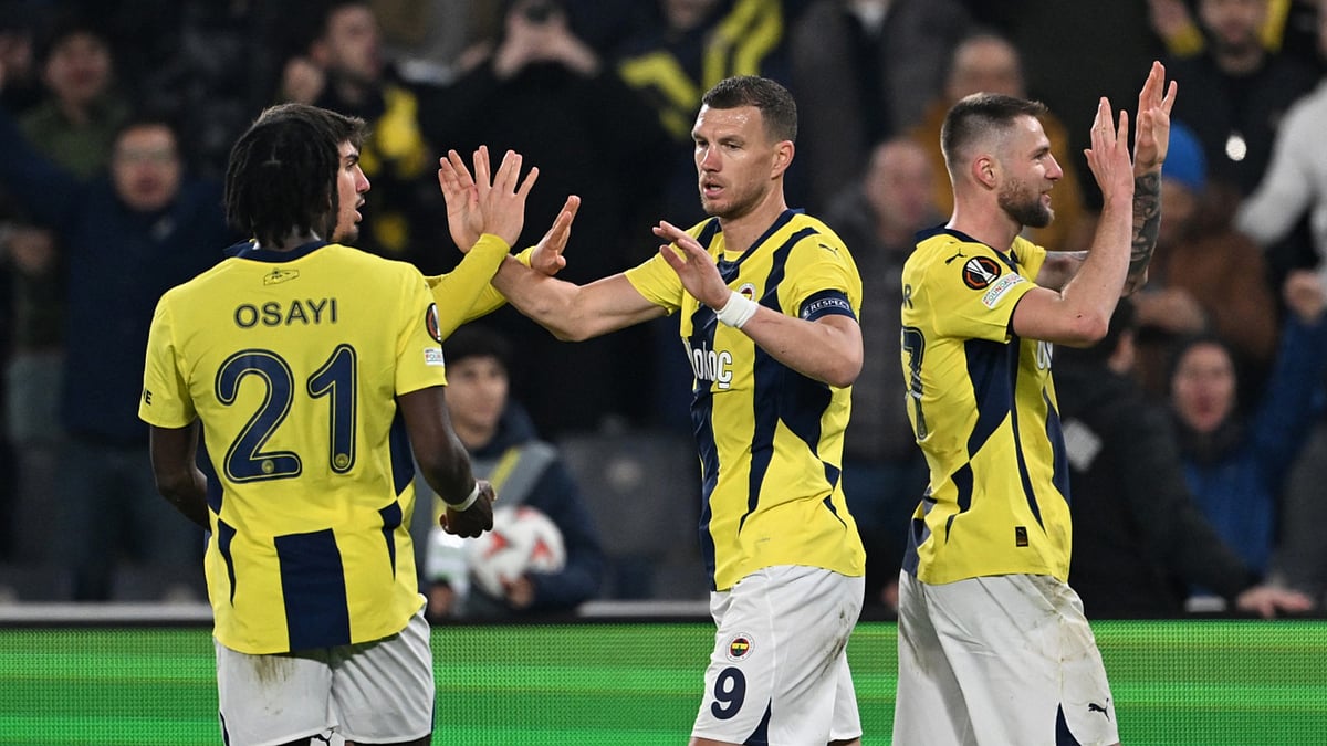 Edin Dzeko was among Fenerbahce's goalscorers