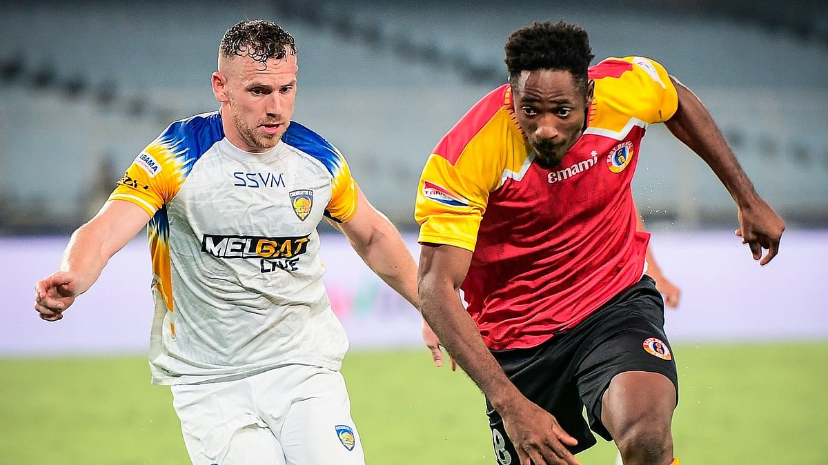 X/eastbengal_fc : EBFC's Raphael Messi Bouli (right) in action against Chennaiyin FC in the ISL.