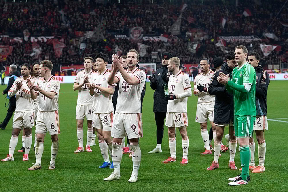 | Photo: AP/Martin Meissner : Bundesliga 2024-25: Bayern Munich players applaud supporters at the end of the match