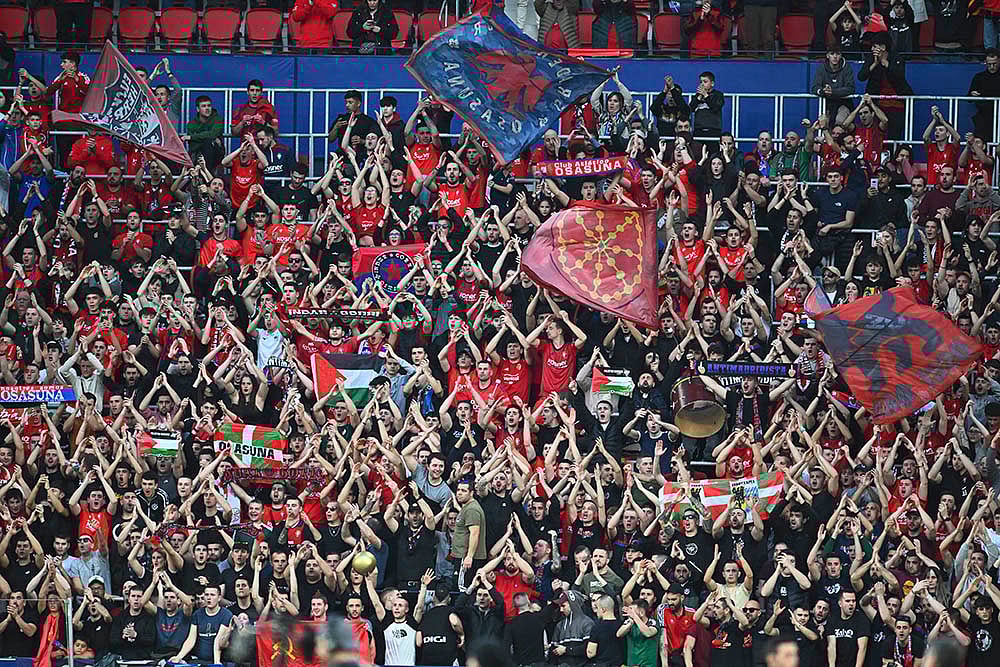 | Photo: AP/Miguel Oses : La Liga  2024-25: Osasuna fans celebrate after the match