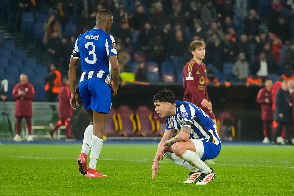 | Photo: AP/Gregorio Borgia : Europa League playoff second leg, Roma vs Porto: Porto players react at the end of the match