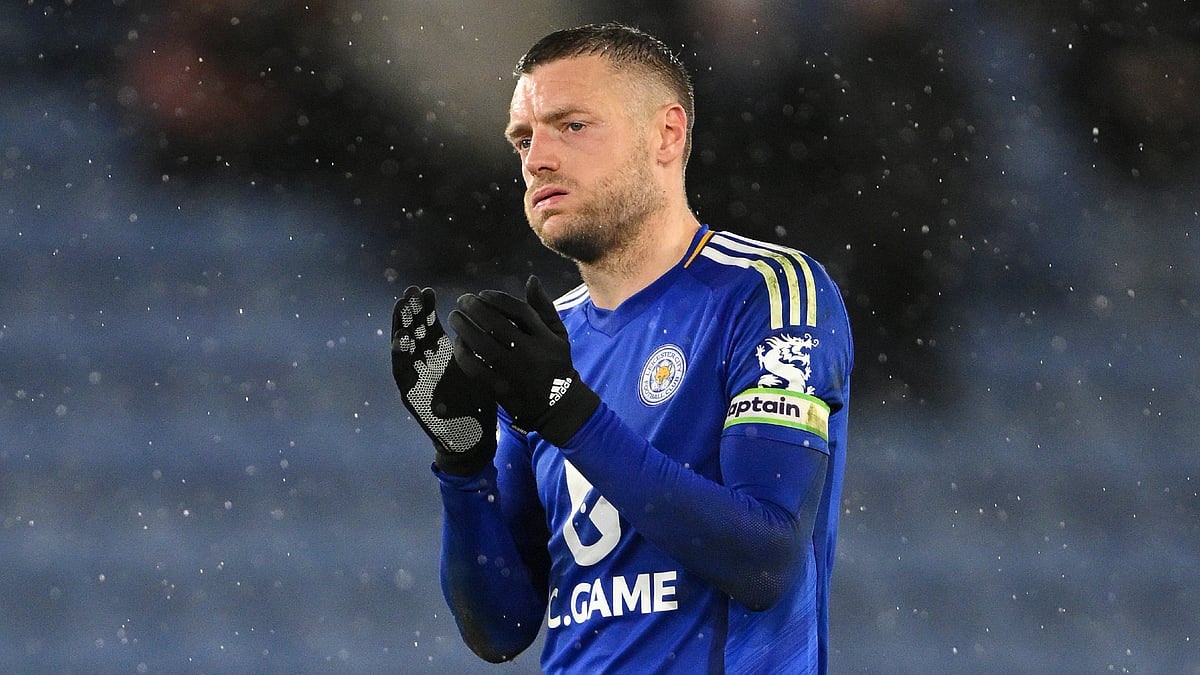 Jamie Vardy looks dejected after Leicester City's loss