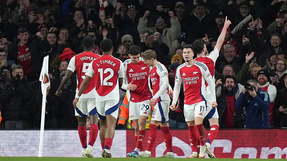 | Photo: AP/Alastair Grant : English Premier League 2024-25: Arsenal's Kai Havertz (29) is congratulated after scoring his side's 4th goal