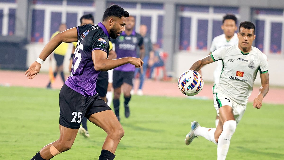 Photo: ISL/FSDL : Rahim Ali (left) dribbles the ball during the Indian Super League game between Odisha FC and Mohammedan Sporting.