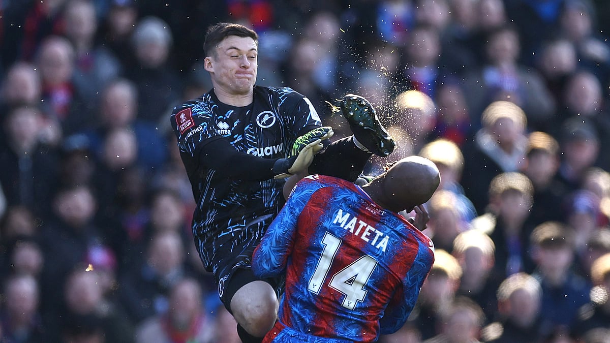 File : Liam Roberts' tackle on Jean-Philippe Mateta