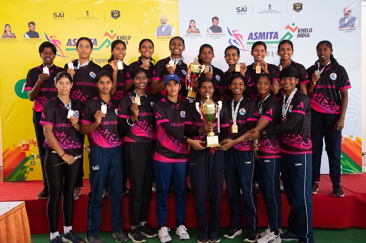 SAI Media : The Cochin Queens posing with the trophy.