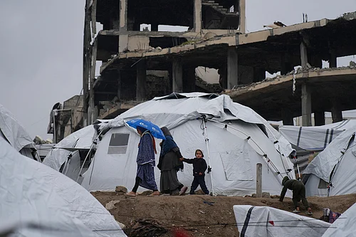 | Photo: AP : Palestinians refugees