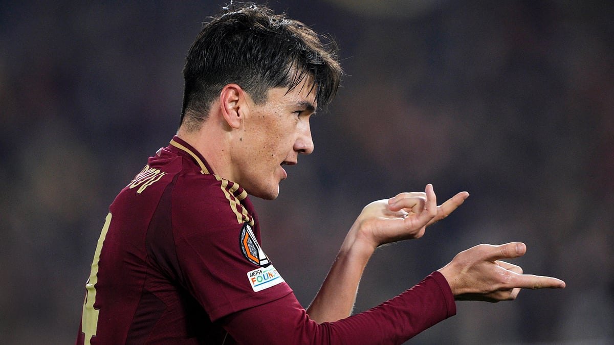 Eldor Shomurodov of Roma celebrate after scoring