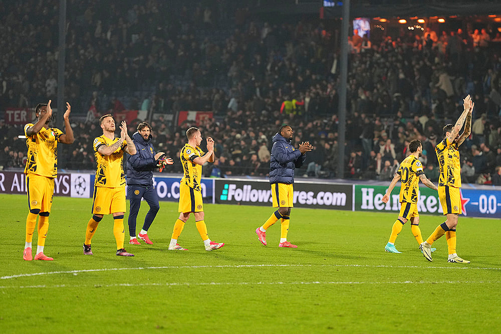 | Photo: AP/Peter Dejong : UCL round of 16 first leg, FEY vs Inter: Inter Milan players leave the pitch after the match