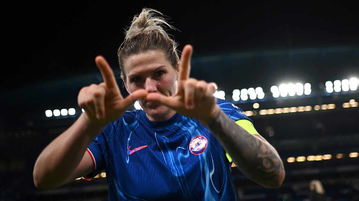 Millie Bright has signed a new contract with Chelsea to keep her at the club until 2026.