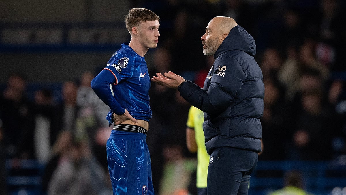 Chelsea's Cole Palmer with head coach Enzo Maresca