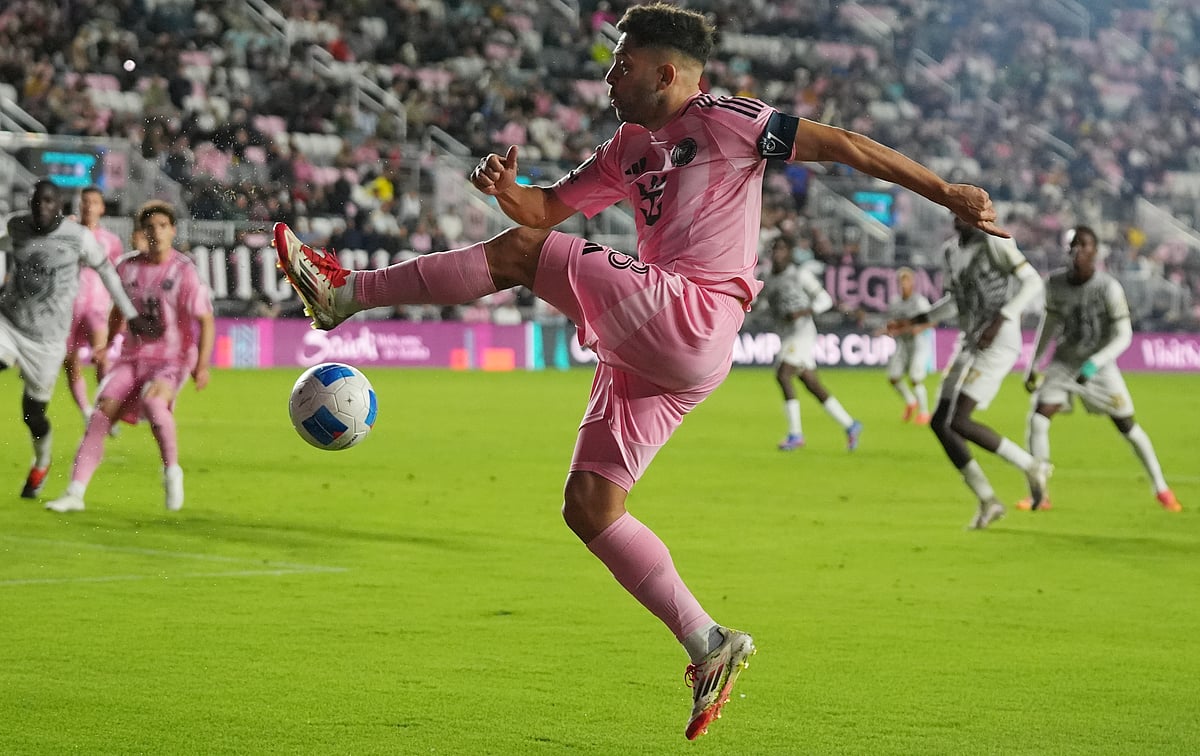 (AP Photo/Lynne Sladky) : Inter Miami defender Jordi Alba attempts a shot on the goal during the second half of a CONCACAF Champions Cup soccer match against Cavalier Thursday, March 6, 2025, in Fort Lauderdale, Fla. 