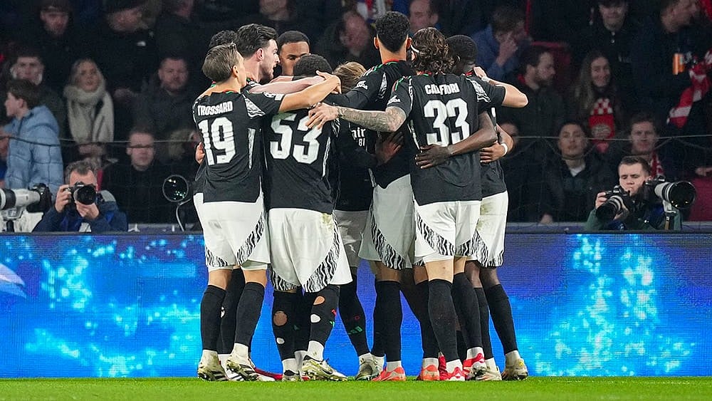 | Photo: AP/Peter Dejong : UCL 2024-25 Round Of 16 First leg, PSV vs ARS: Arsenal's players celebrate their side's fourth goal