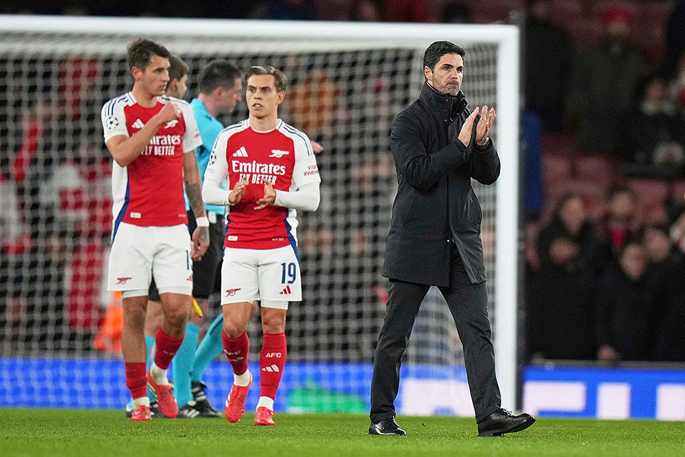 | Photo: AP/Alastair Grant : UCL 2024-25, Arsenal vs PSV: Arsenal's manager Mikel Arteta applauds supporters