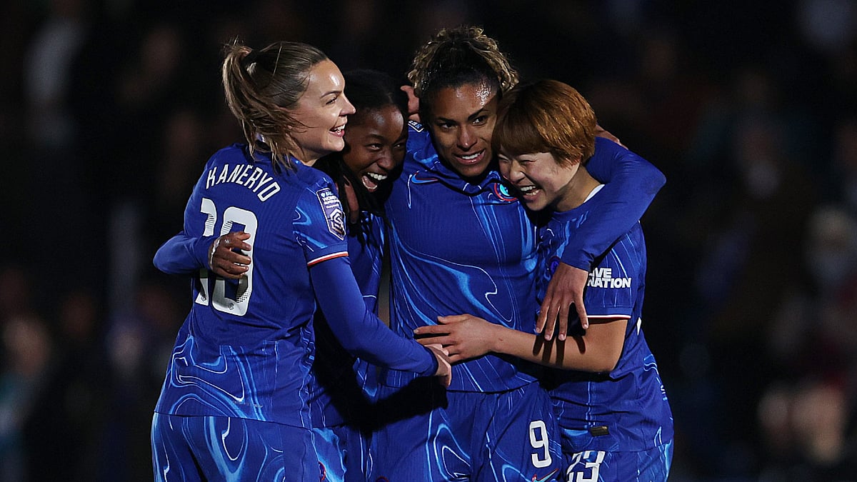 Catarina Macario celebrates with Chelsea team-mates