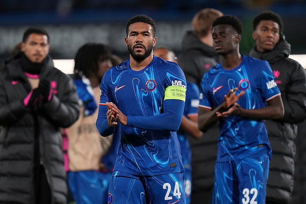 | Photo: AP/Alastair Grant : Conference League 2024-25: Chelsea players applaud to supporters 