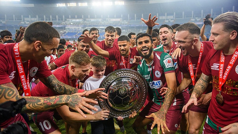 | Photo: FSDL/ISL : League Shield winners Mohun Bagan pose with the shield
