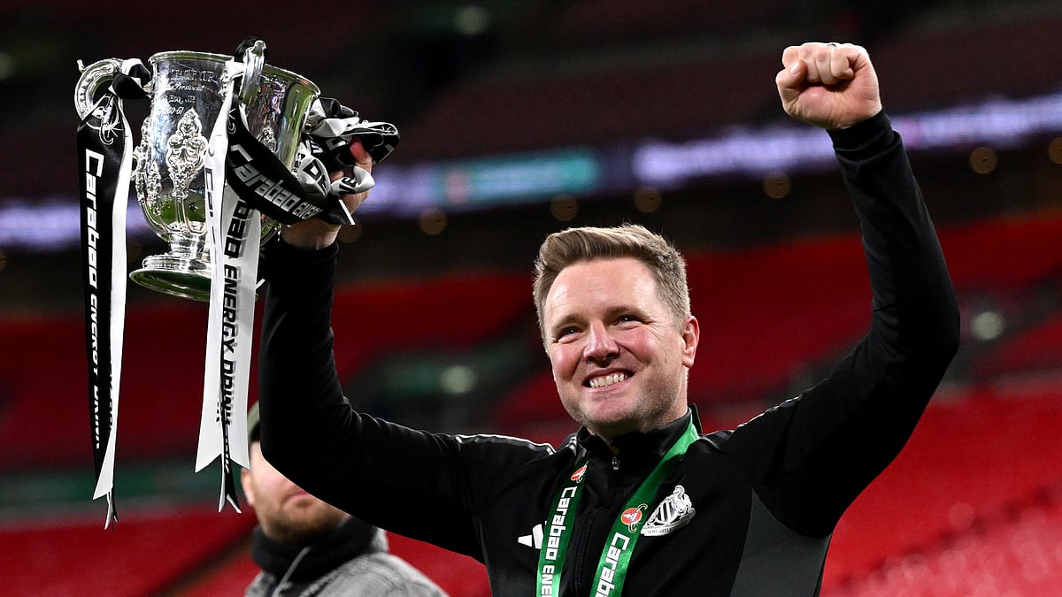 Newcastle United boss Eddie Howe lifting the EFL Cup