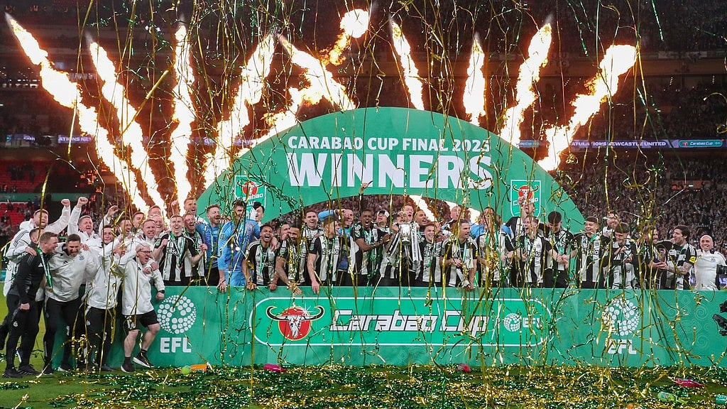 | Photo: AP/Scott Heppell : Newcastle players celebrate after winning the EFL Cup final soccer match between Liverpool and Newcastle at Wembley Stadium in London, Sunday, March 16, 2025.