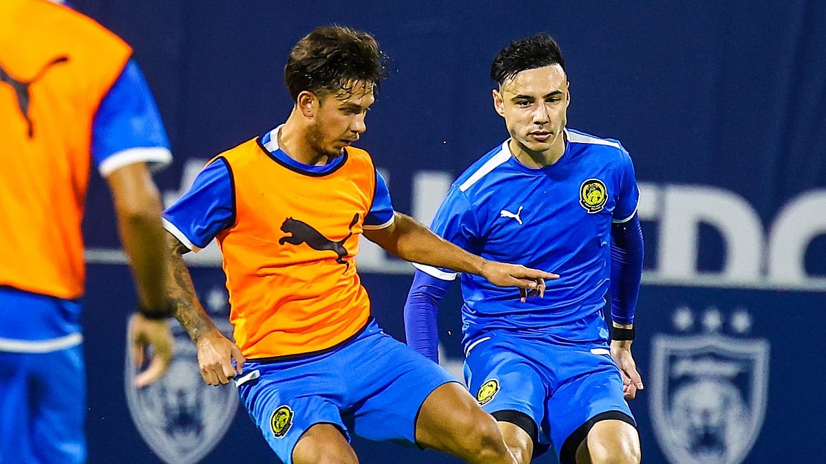 X/malaysia_nt : The Malaysian players put through their paces ahead of their clash against Nepal.